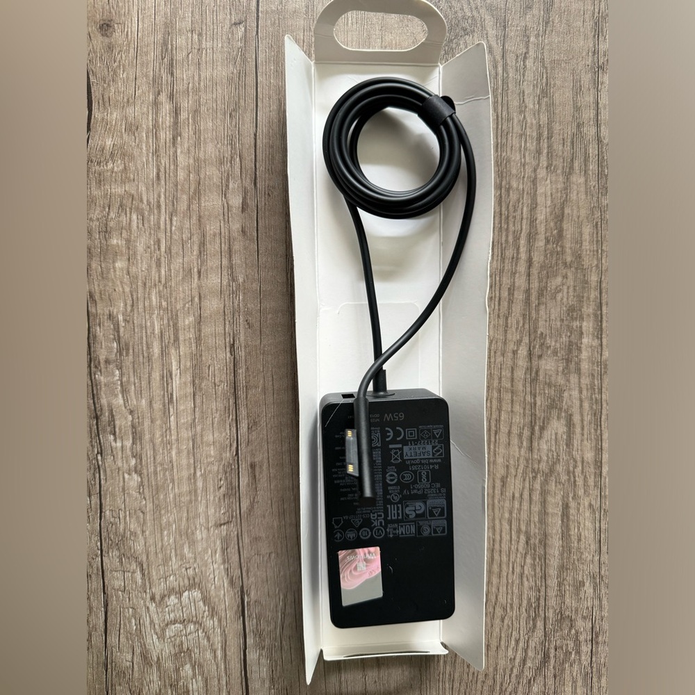 Laptop Adapter - Picture 2 of 8